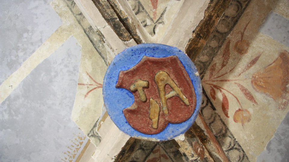 Studentky Akademie výtvarných umění odkrývají ve františkánském klášteře malby z 15. a 16. století
