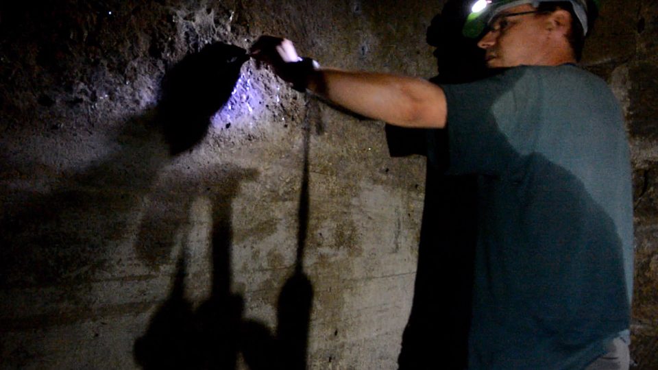 Průzkum vodních tunelů pod areálem mlýna