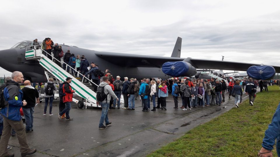 Zájem byl o nahlédnutí do amerického bombardéru