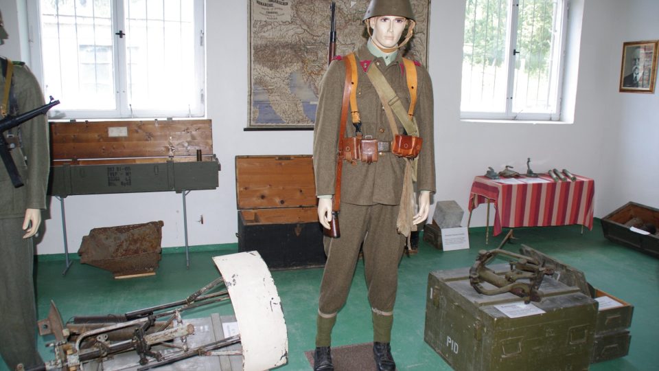 Uniforma vojáka hraničárského pluku, který měl sloužit na zdejším opevnění