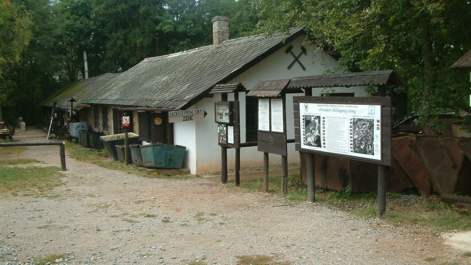 Nedílnou součástí skanzenu je i trvalá expozice umístěná v budově bývalých kanceláří a skladů