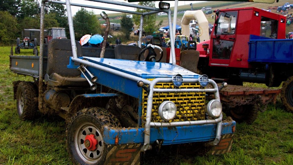 Závody traktorů v Bozkově na Semilsku