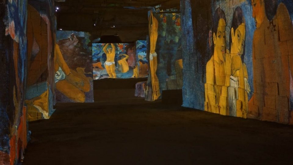 Výstava Carrières de Lumières ve vápencových dolech ve francouzském Le Baux en Provence