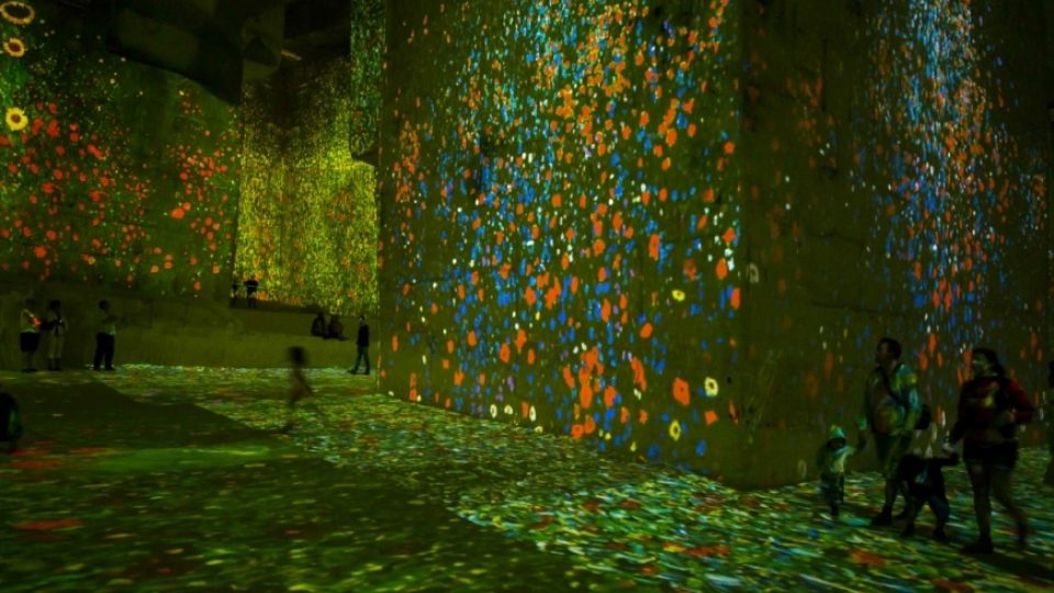 Výstava Carrières de Lumières ve vápencových dolech ve francouzském Le Baux en Provence