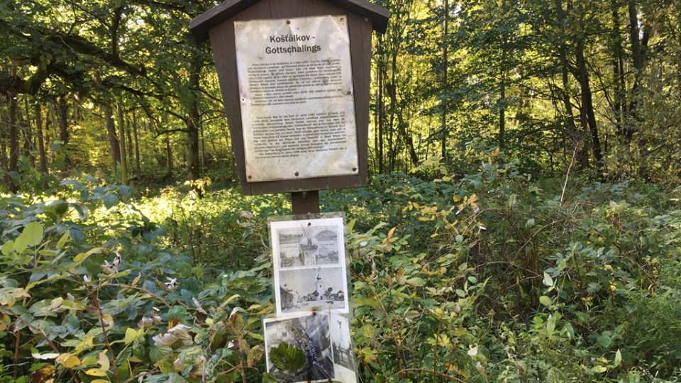 Současná podoba míst v česko-rakouském pohraničí v České Kanadě, kde bývaly vesnice. Minulý režim je nechal srovnat se zemí