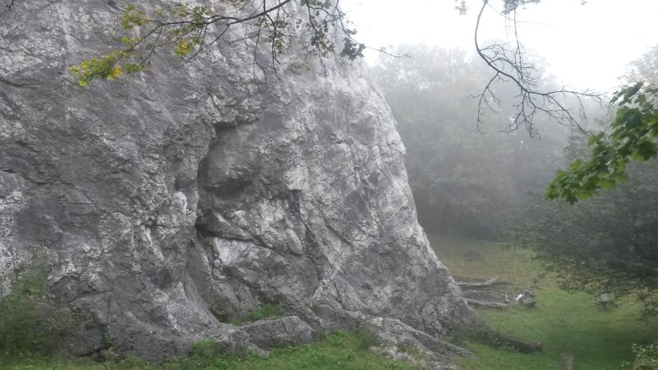 Váňův kámen slouží jako místo setkávání i jako tréninková skála pro horolezce