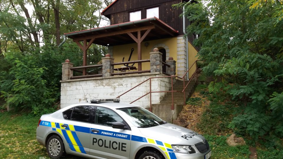 Policisté na Nechranické přehradě