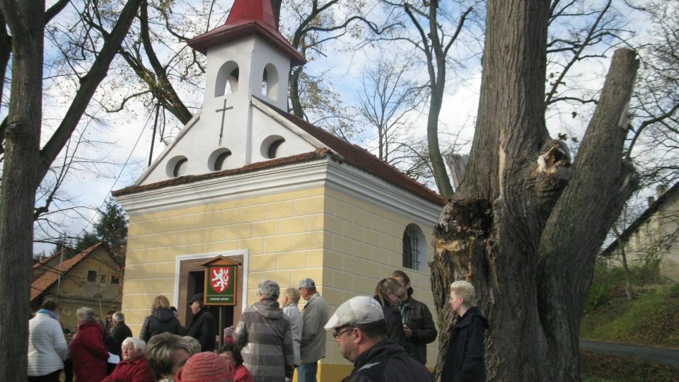Vysvěcení opravené kapličky v obci Zvánovice