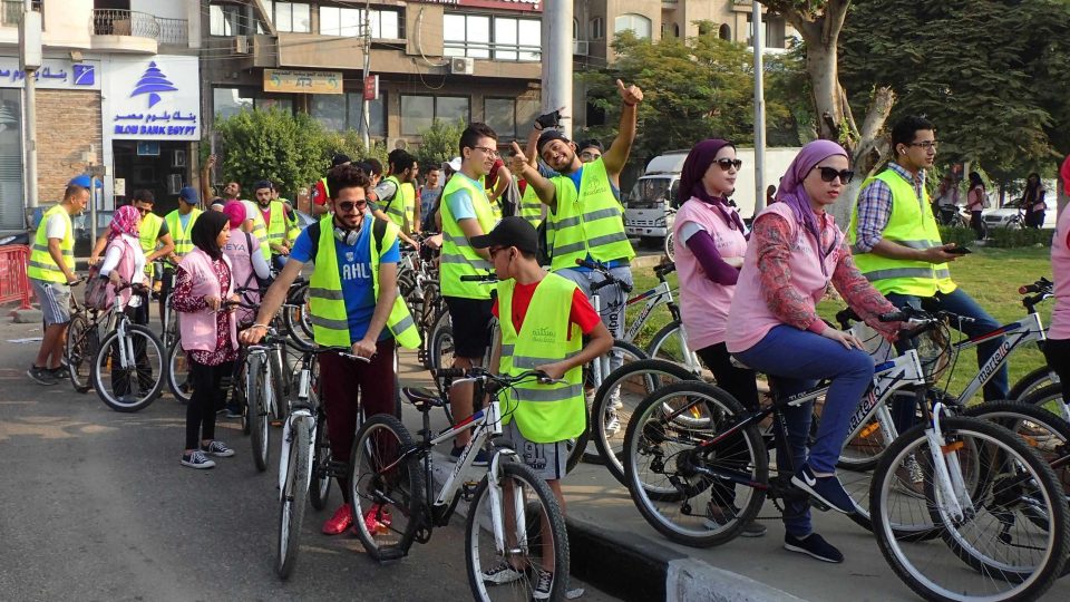 Stále častěji vyrážejí mladí Egypťané do ulic Káhiry na kole