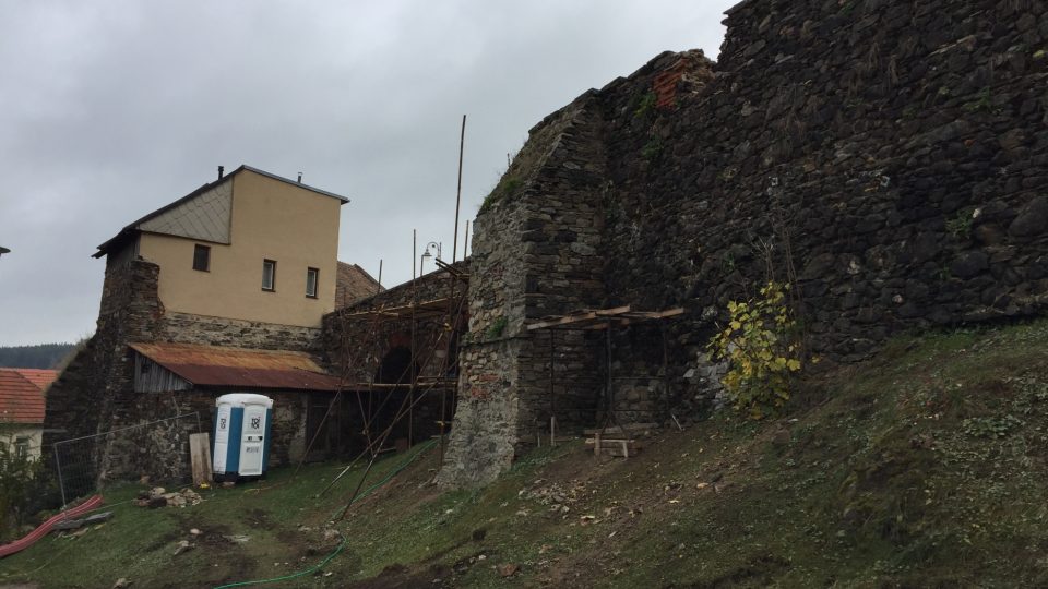 Opravy hradeb, Jemnice