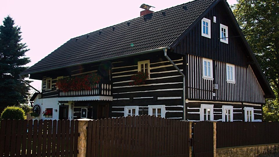 Obec Žďár byla založena už ve 14. století. Dochované roubenky jsou mladší Obec Žďár byla založena už ve 14. století. Dochované roubenky jsou mladší