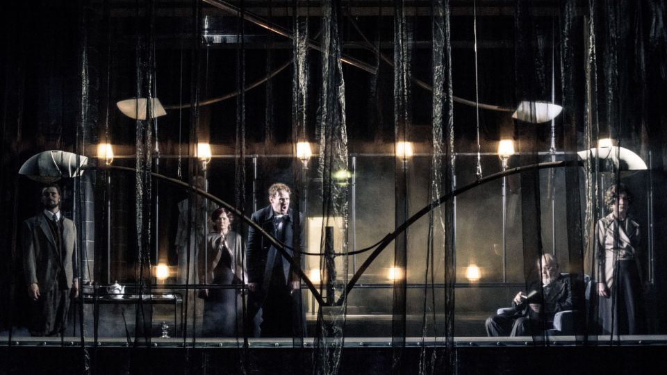 Inscenace Nebezpečný experiment podle detektivního příběh Parazit Arthura Conana Doyla v Jihočeském divadle