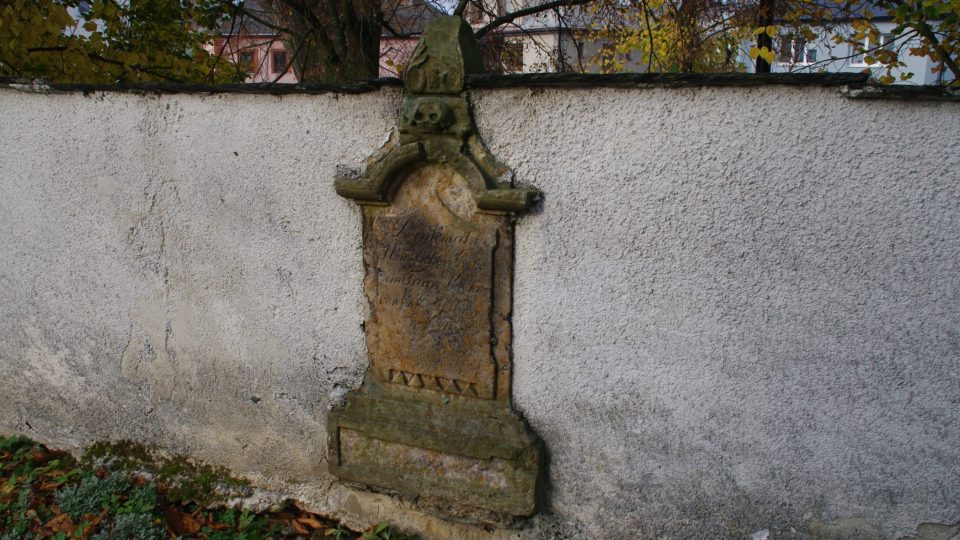 Druhým duelantem pohřbeným na hřbitově je Rudolf Georg baron Eberstein, který se tak stal také hrdinou lidové pověsti
