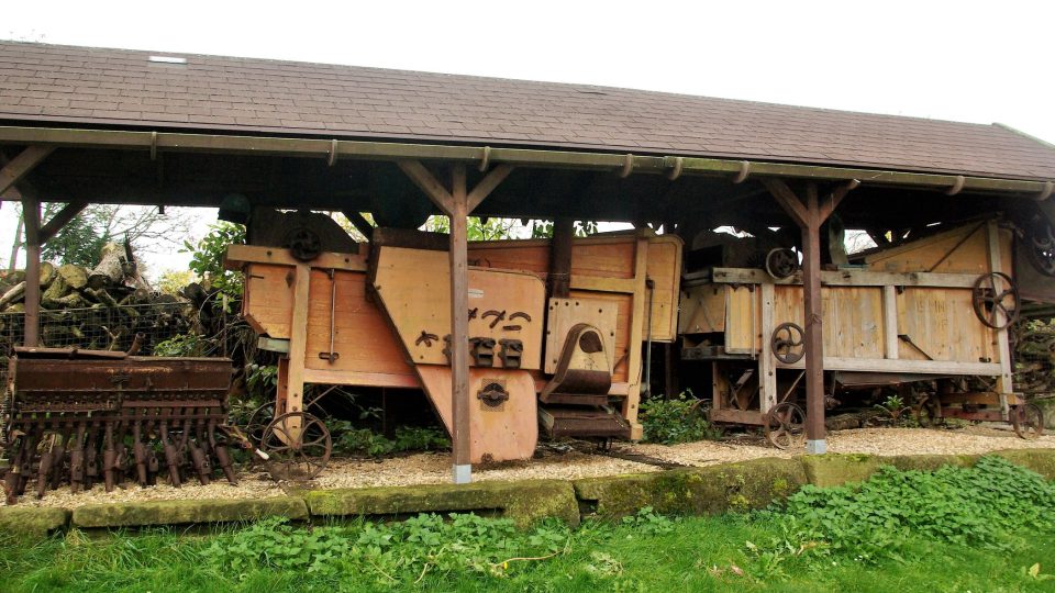 Libuňští připravují ve dvoře fary a ve stodole stálou expozici historických zemědělských strojů