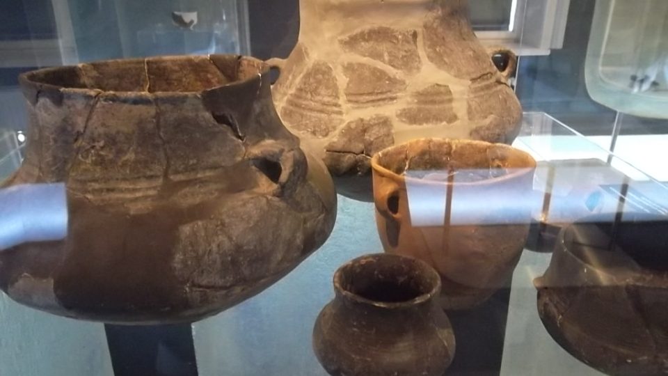 V chronologické posloupnosti si návštěvníci mohou prohlédnout nejstarší nálezy datované až dvacet tisíc let před naším letopočtem