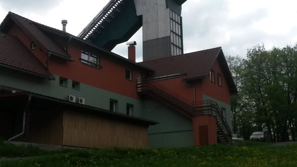 Ve věži nejvyššího skokanského můstku by do budoucna mělo vzniknout muzeum Jiřího Rašky