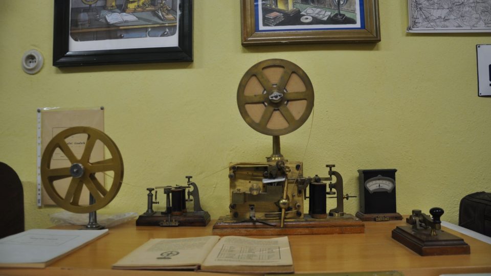 Telegraf se používal na dráze až do roku 1966