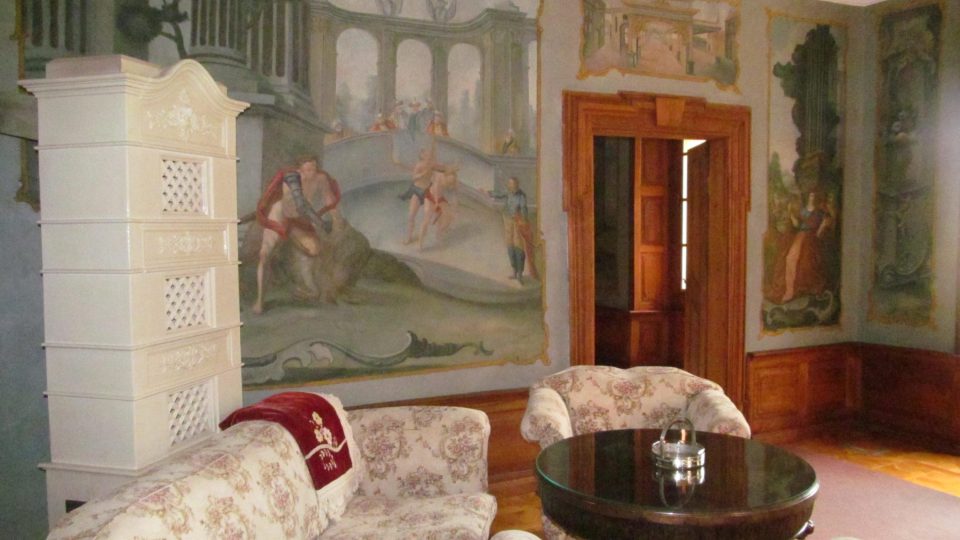 Znovuzrozený interiér zámku Mitrowicz nahradil původní, který vzal za své při požáru a povodních