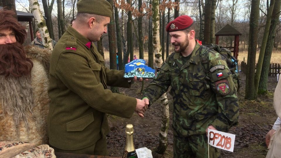 Soutěž o nejhezčí kamennou novoročenku vyhrála ta, které všichni říkali „modrá“.