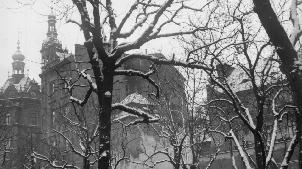 Otakarovy sady v Plzni u Saské ulice v zimě roku 1918
