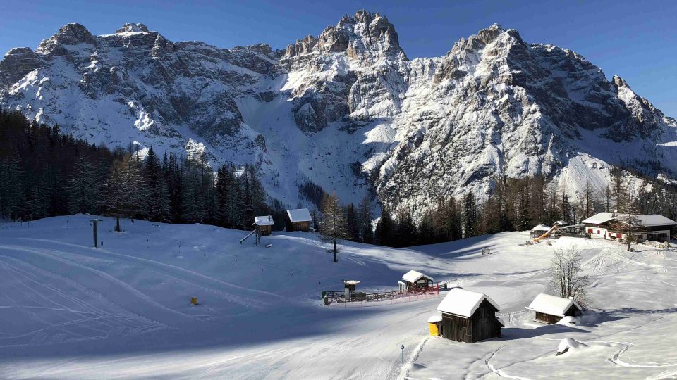 Ski areály pod vrcholky Drei Zinnen v Jižním Tyrolsku