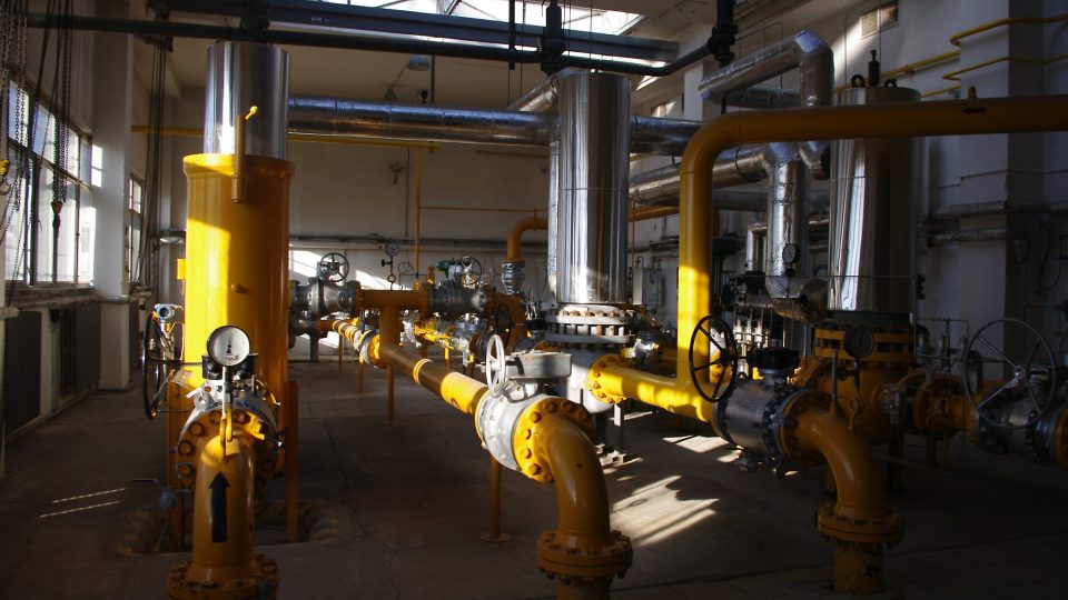 Regulační stanice upravuje tlak plynu na hodnotu požadovanou zákazníkem