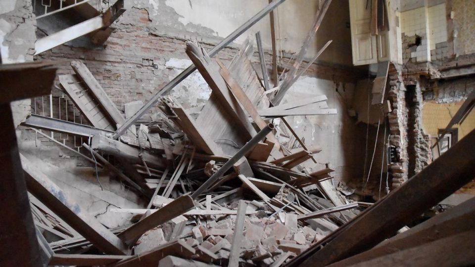 V bývalém mariánskolázeňském hotelu Kavkaz se zřítila část stropu