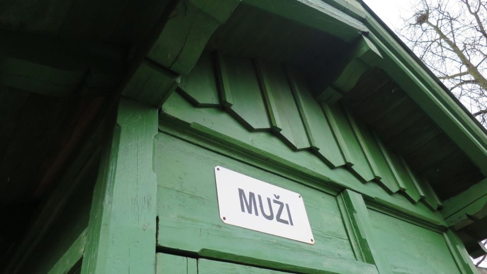 Ve venkovní expozici železničního muzea uvidíte i historické veřejné záchodky
