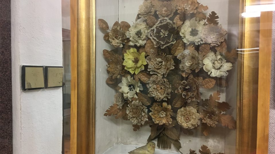 3D kytice, kde jsou květy vyrobeny z motýlích křídel