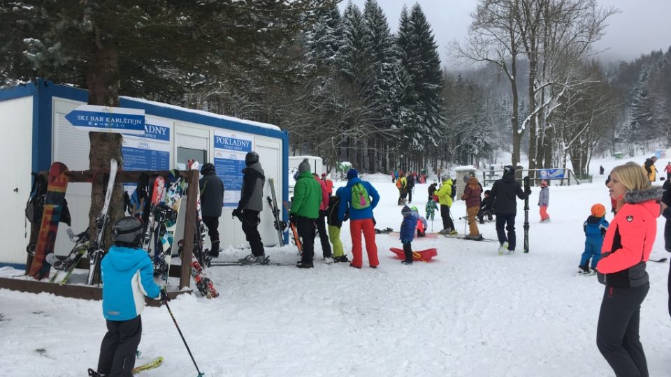 Nový sníh dal šanci níže položeným ski areálům v Krušných horách