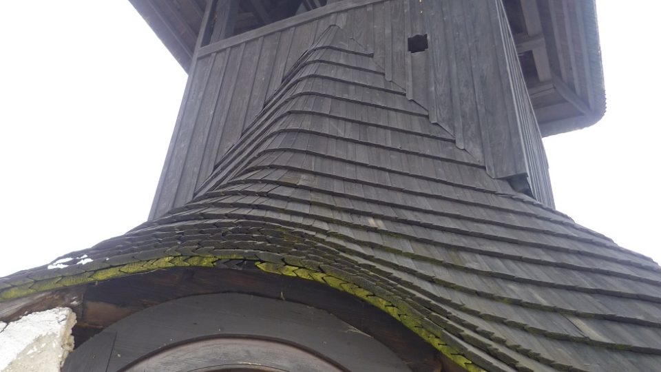 Pohled na věžičku se zvony