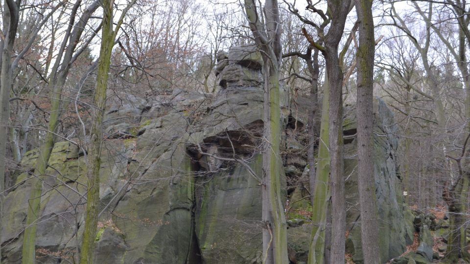 Trochu zapomenutá skála u Oseka láka horolezce i geology