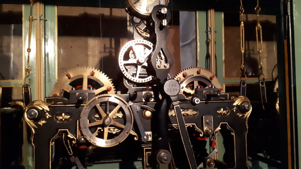 Unikátní mechanické hodiny v kostele svaté Markéty ve Zvoli čeká pravidelná údržba