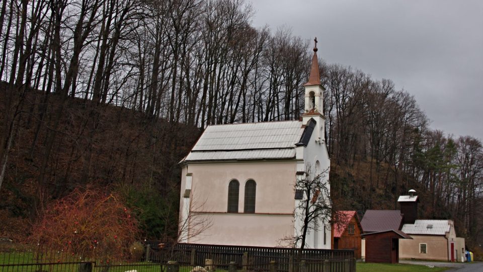Přesné dvojče kaple sv. Antonína z Javorníka najdeme v nedalekém Nýznerově