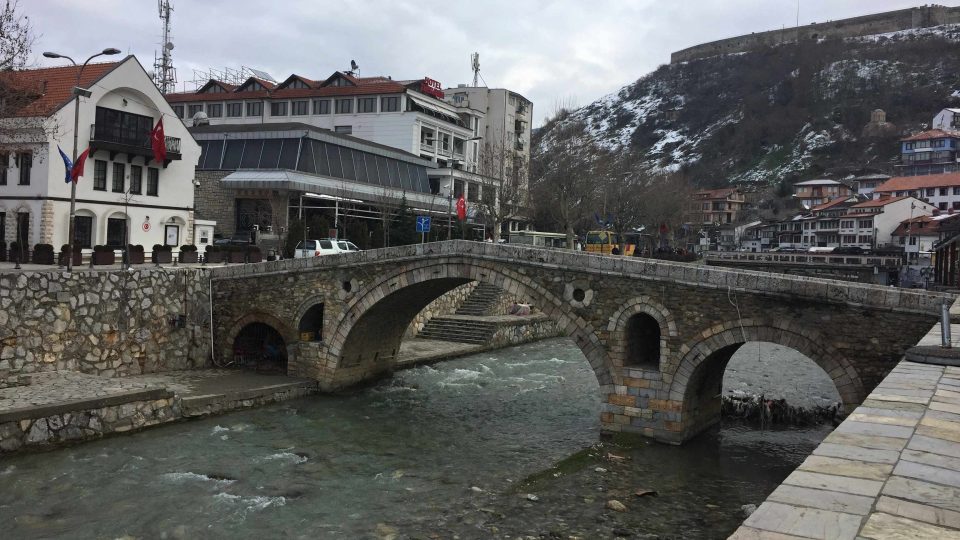 Prizrenský kamenný most pochází z osmanských dob
