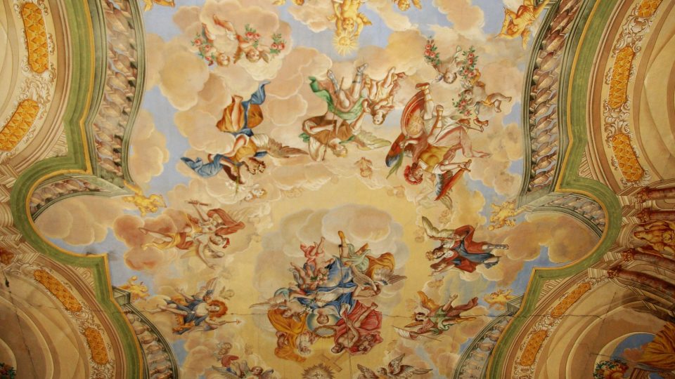 Původní výmalba stropu v kostele Panny Marie Pomocné