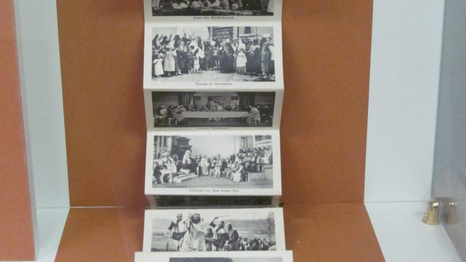 V hořickém Muzeu Pašijových her si můžete prohlédnout fotografie představitelů Krista v letech 1993 a 1947, fotografie zakladatelů her a stavitelů divadla