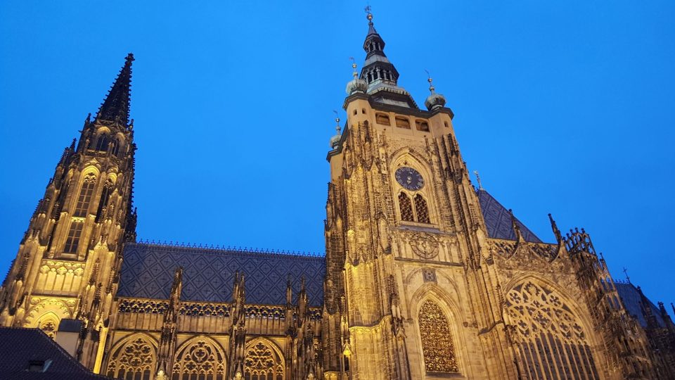 Jižní věž, zvonice, je dominantou katedrály