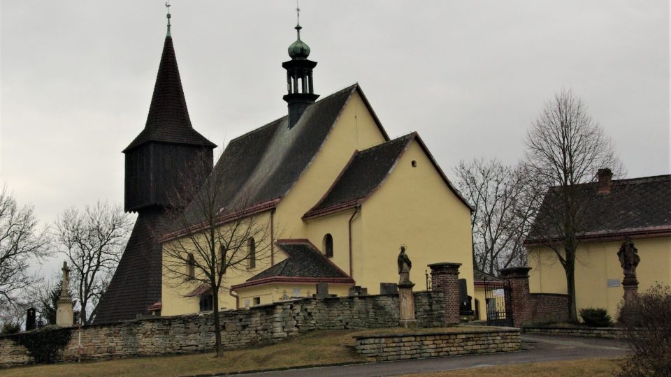 Rtyňská zvonice je nepřehlédnutelnou dominantou