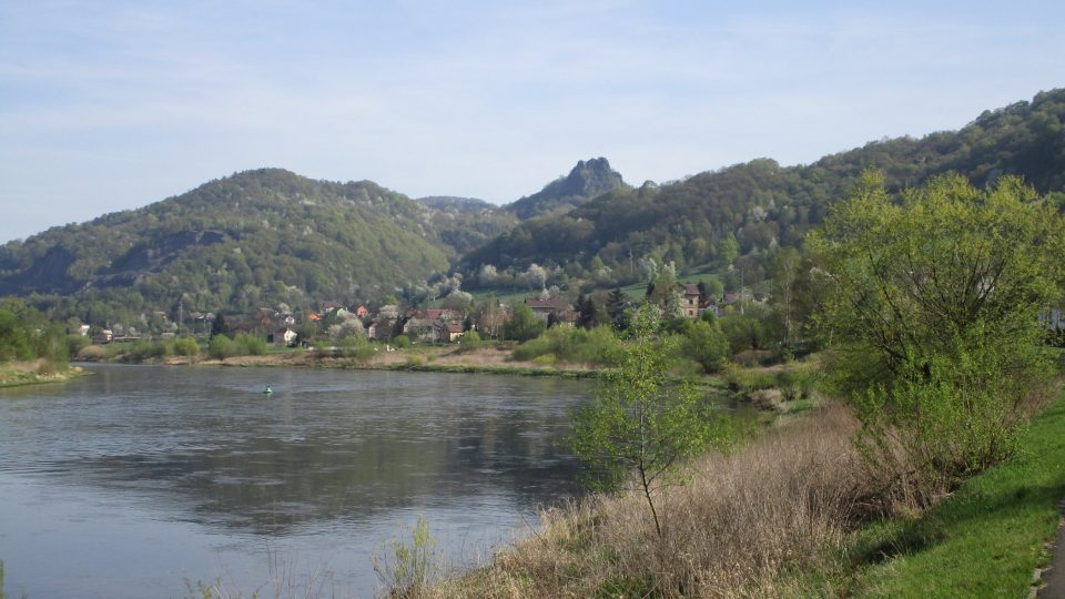 Zbytky hradu Vrabince na Děčínsku
