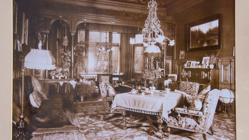 Historická podoba interiéru na fotografiích uvntř vily