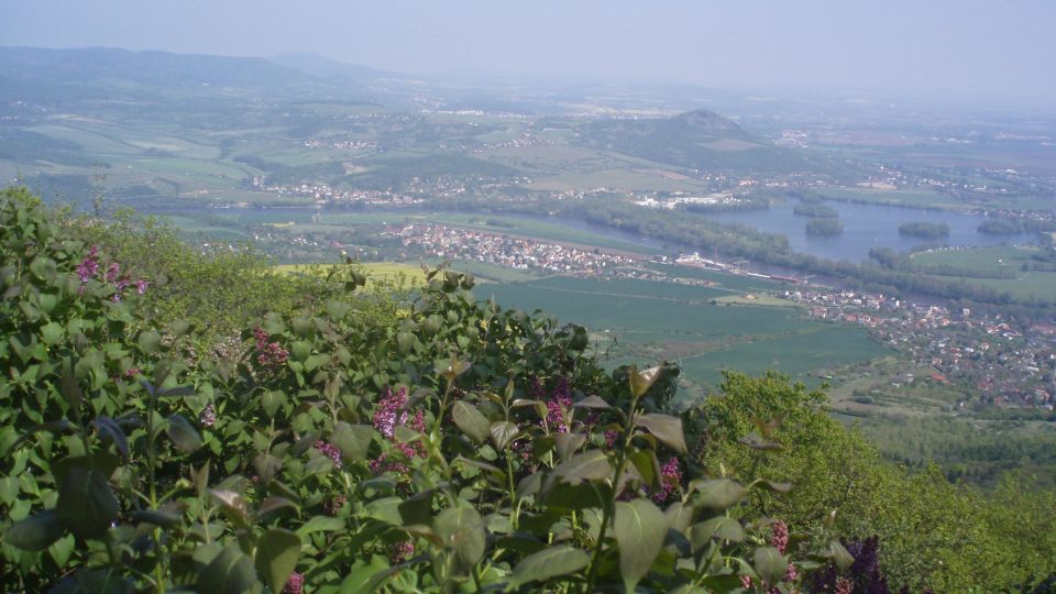 Pohled z Lovoše do údolí
