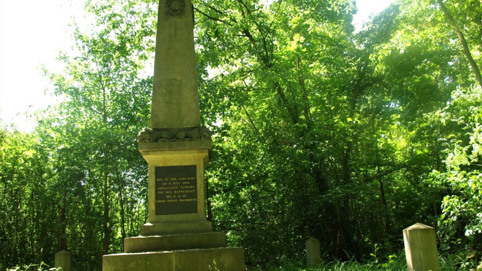 Pietní místo na stezce - pomník padlým z bitvy roku 1866 