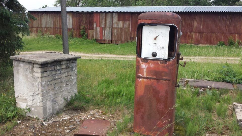 Benzínová pumpa před Houbovým parkem patří místnímu zemědělskému družstvu