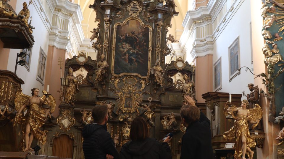 Barokní interiér klášterního kostela sv. Augustina ve Vrchlabí