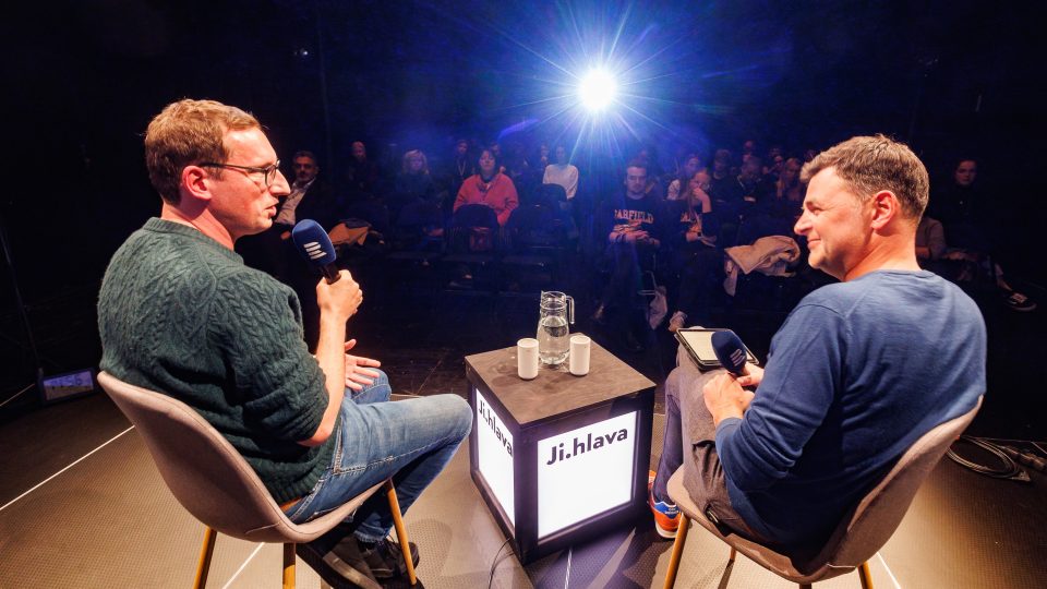 Debata o filmových kontroverzích na IDF Jihlava. Tomáš Koblížek a Saša Michailidis rozebírají filmy Velký vlastenecký výlet a Sbormistr | foto: Jiří Šeda Debata o filmových kontroverzích na IDF Jihlava. Tomáš Koblížek a Saša Michailidis rozebírají filmy Velký vlastenecký výlet a Sbormistr