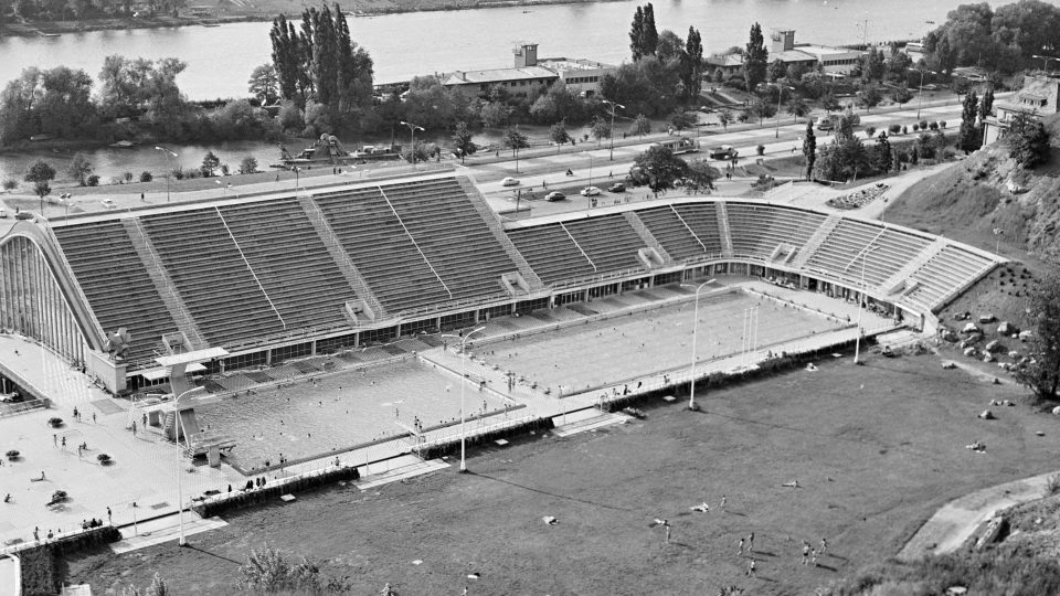 Pohled na Plavecký stadion Podolí, 1968