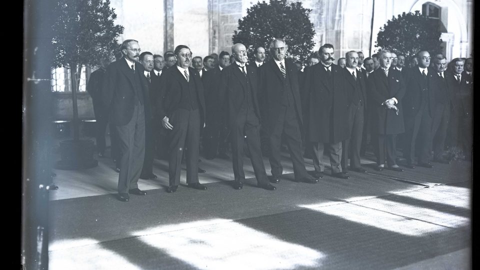 U příležitosti 80. narozenin Tomáše Garrigua Masaryka se konalo 7. 3. 1930 ve Staré sněmovně zasedání vlády a Národního shromáždění, na němž byl přijat zákon s prohlášením „Tomáš Garrigue Masaryk se zasloužil o stát“