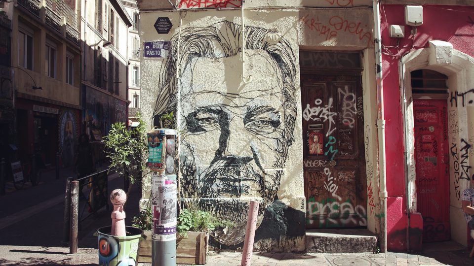 Mahn Kloix portrétoval i internetového aktivistu Juliana Assange