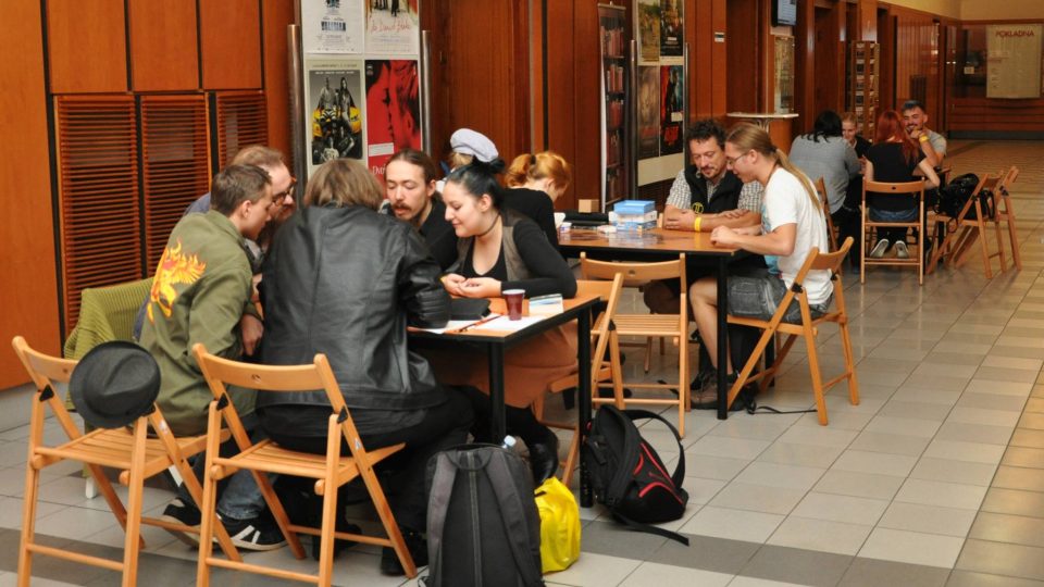 Oddělení deskových her v městské knihovně v Praze
